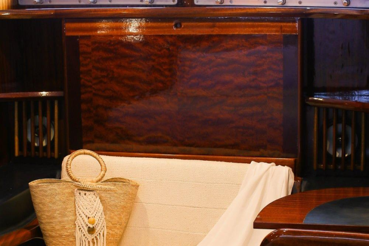 New School Yacht Photos Pics 