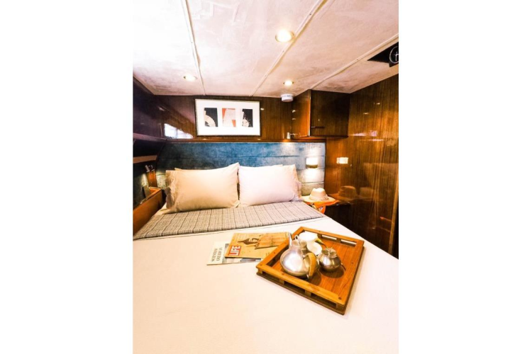 New School Yacht Photos Pics 