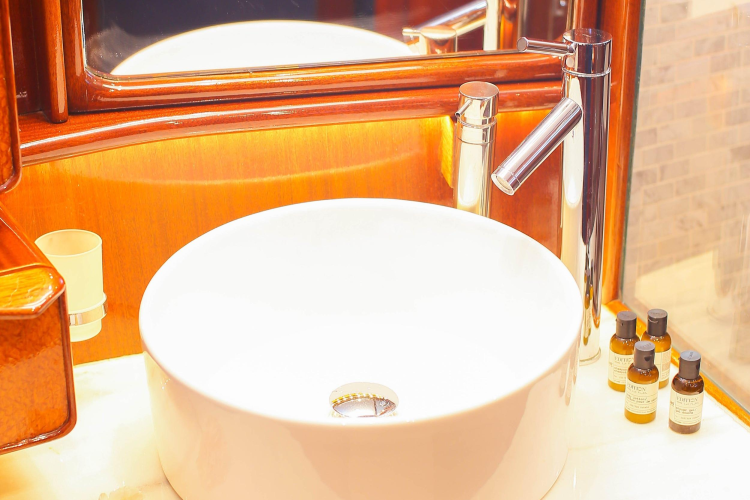 New School Yacht Photos Pics 