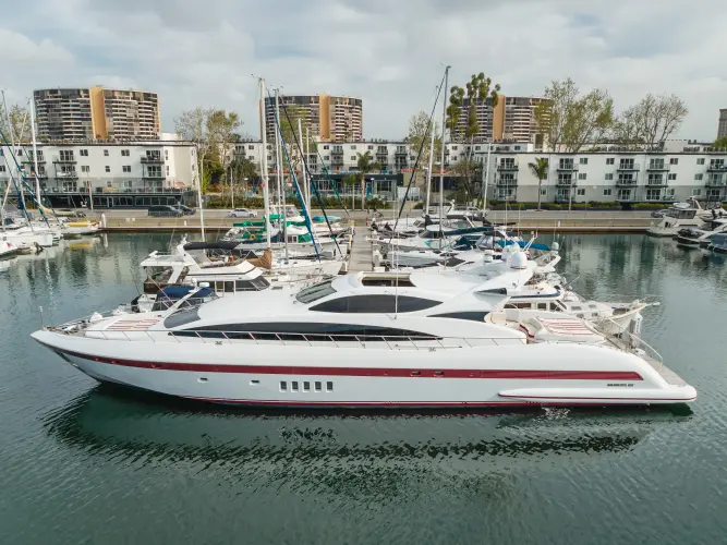105' Mangusta 2004
