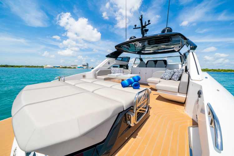 Fin Yacht Photos Pics 