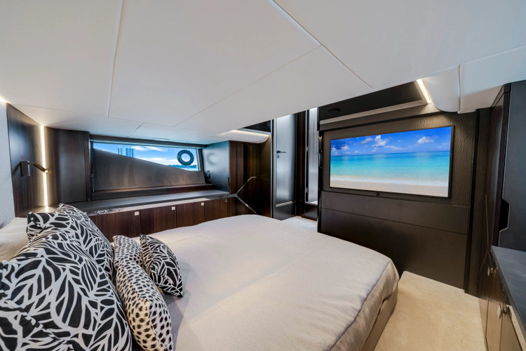 Fin Yacht Photos Pics 