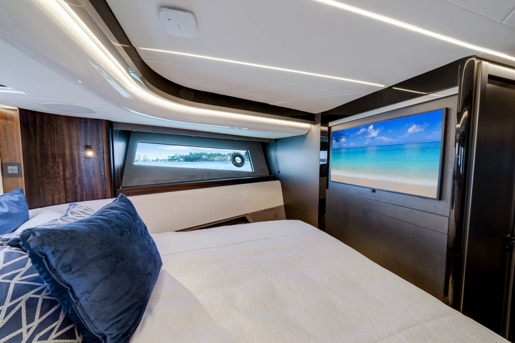 Fin Yacht Photos Pics 