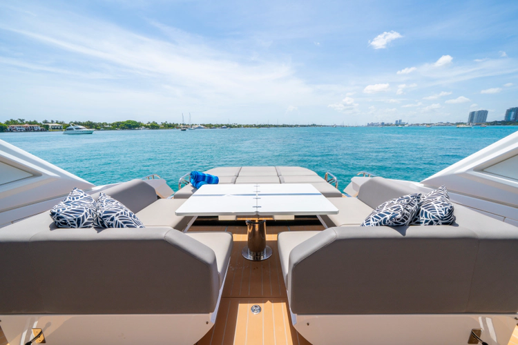 Fin Yacht Photos Pics 