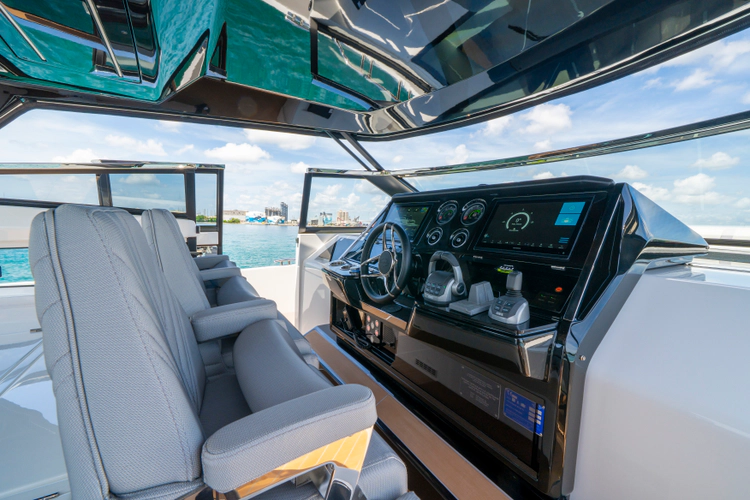 Fin Yacht Photos Pics 