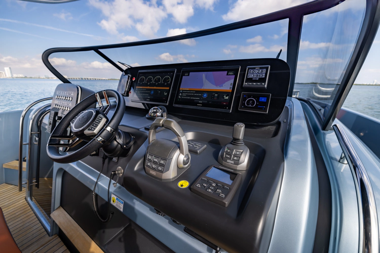 Bella Yacht Photos Pics 