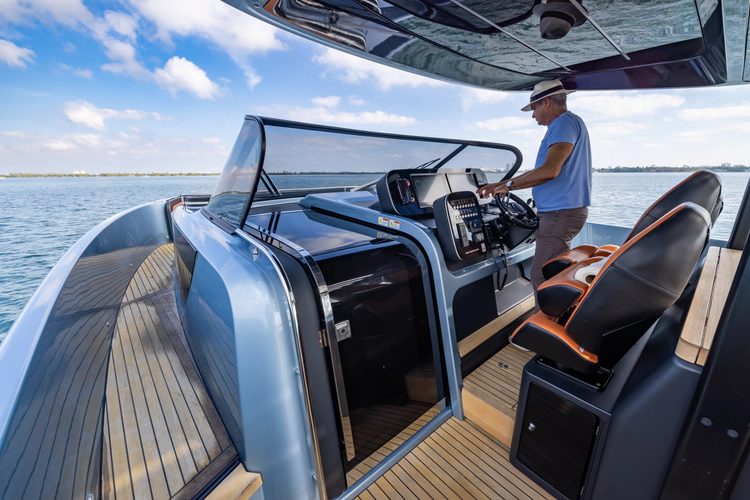 Bella Yacht Photos Pics 