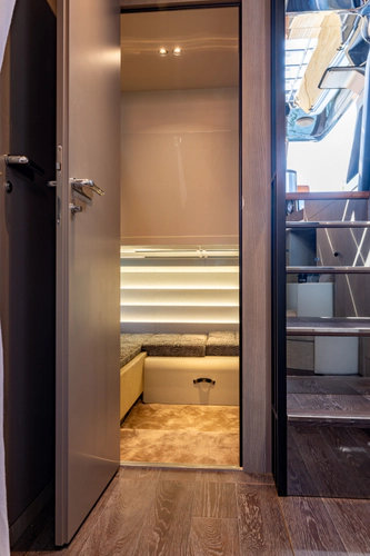 Bella Yacht Photos Pics 