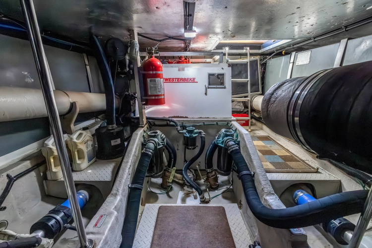 Aqua Yacht Photos Pics 