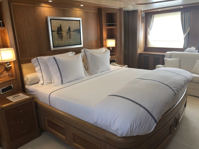 Albatross Yacht Photos Pics 