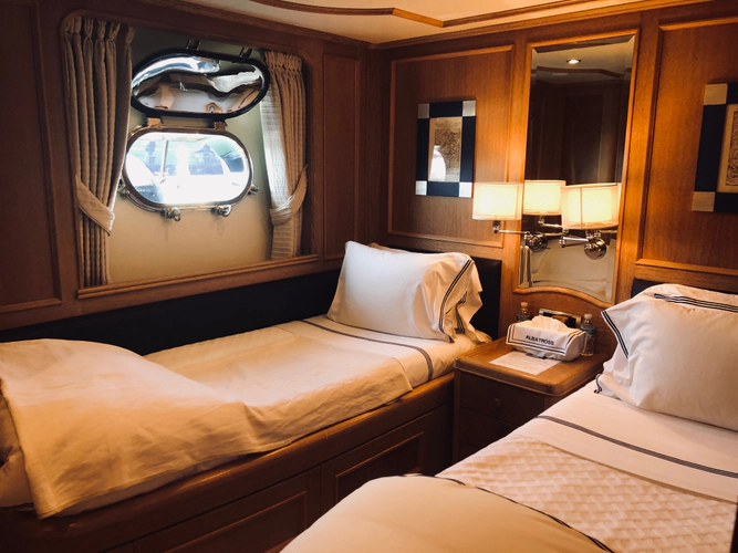 Albatross Yacht Photos Pics 