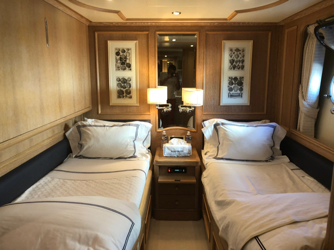 Albatross Yacht Photos Pics 