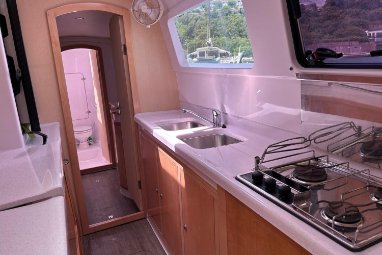 Seis Al Mar Yacht Photos Pics 