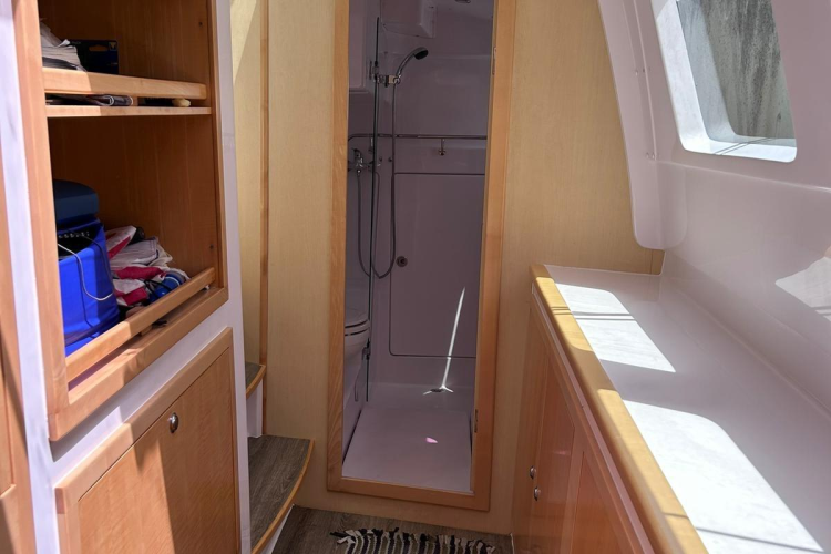 Seis Al Mar Yacht Photos Pics 
