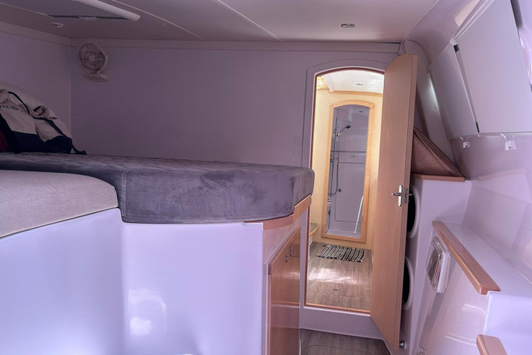 Seis Al Mar Yacht Photos Pics 