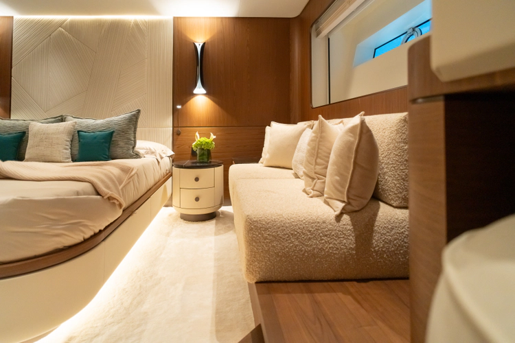 X90 Fast Yacht Photos Pics 