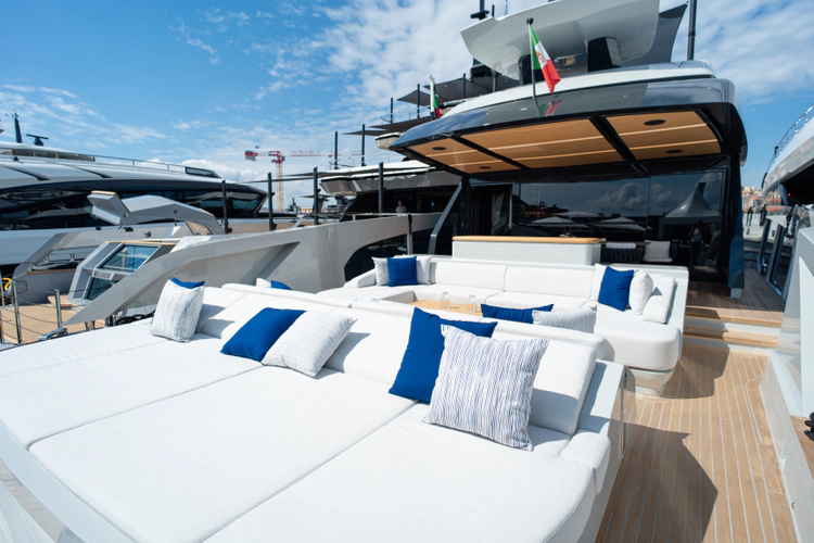 X90 Fast Yacht Photos Pics 