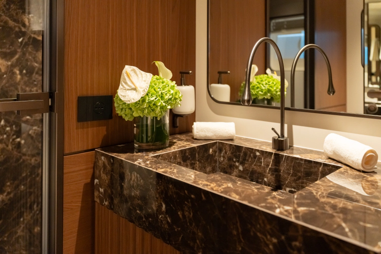 X90 Fast Yacht Photos Pics 