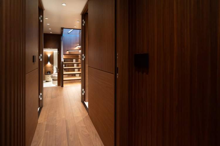 X90 Fast Yacht Photos Pics 