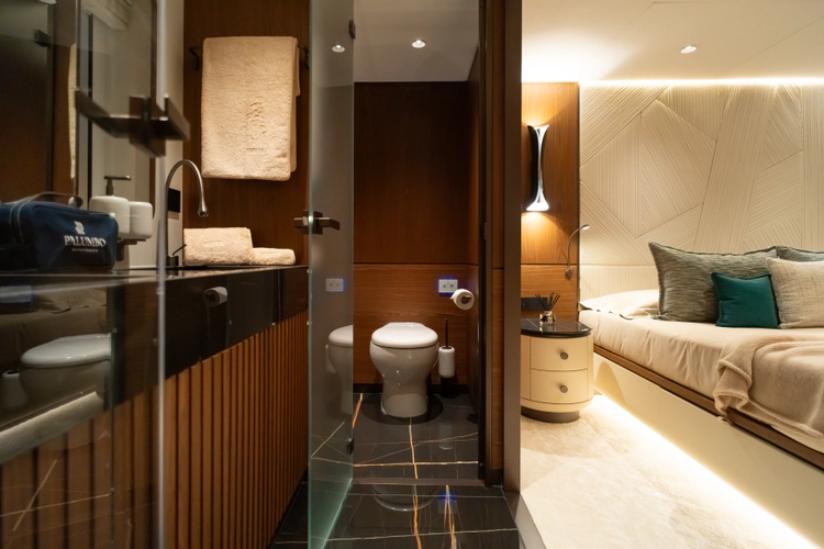 X90 Fast Yacht Photos Pics 