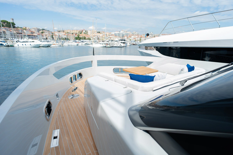 X90 Fast Yacht Photos Pics 