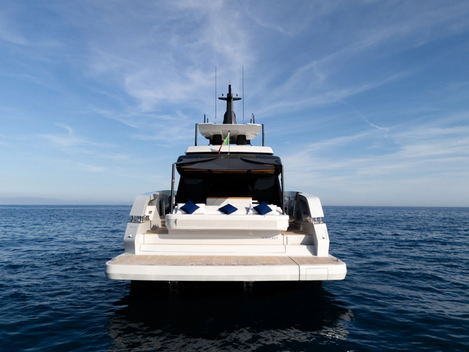 X90 Fast Yacht Photos Pics 