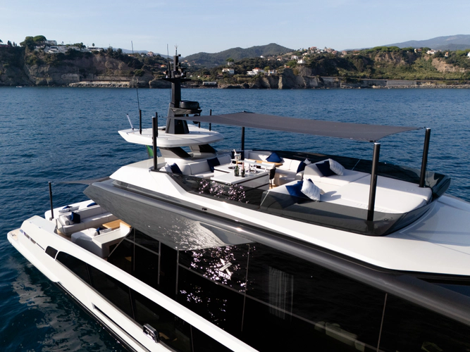 X90 Fast Yacht Photos Pics 