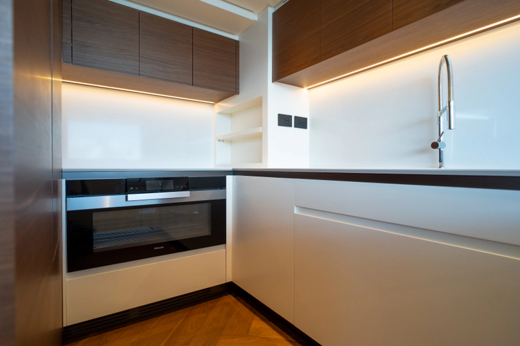 X90 Fast Yacht Photos Pics 