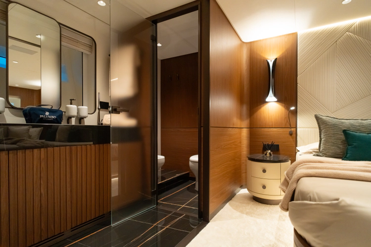 X90 Fast Yacht Photos Pics 