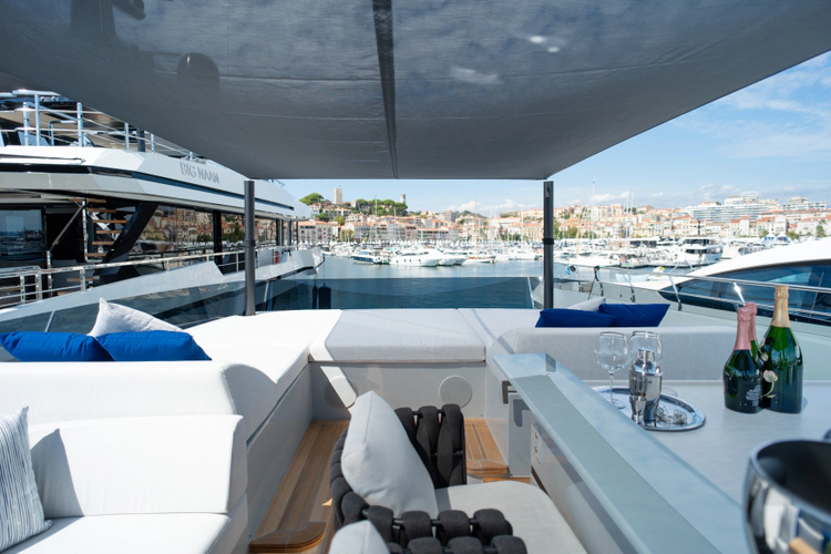 X90 Fast Yacht Photos Pics 