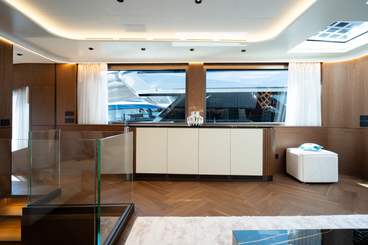 X90 Fast Yacht Photos Pics 