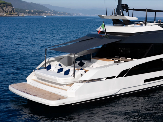 X90 Fast Yacht Photos Pics 