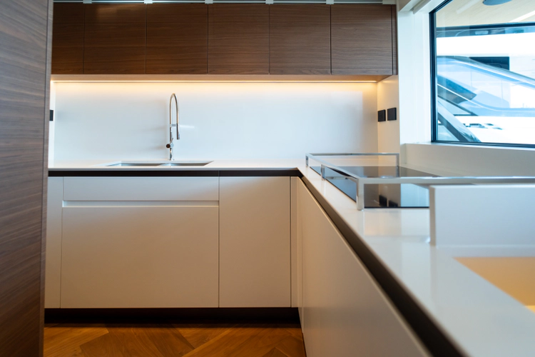 X90 Fast Yacht Photos Pics 