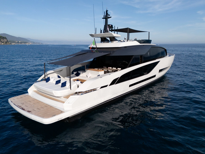 X90 Fast Yacht Photos Pics 