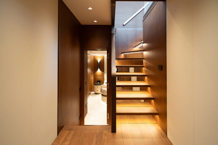 X90 Fast Yacht Photos Pics 