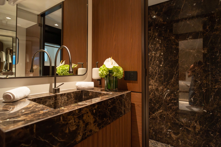 X90 Fast Yacht Photos Pics 