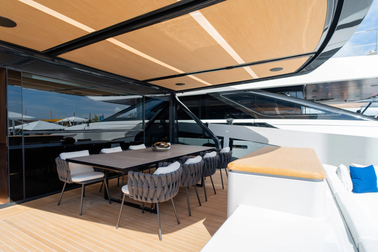 X90 Fast Yacht Photos Pics 