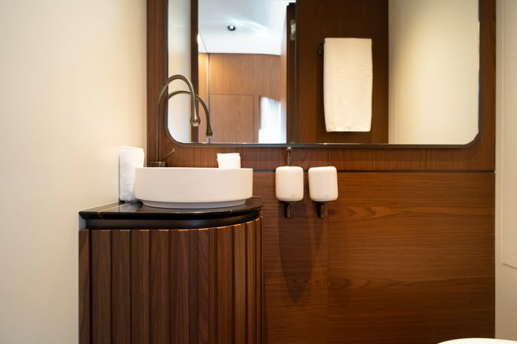 X90 Fast Yacht Photos Pics 