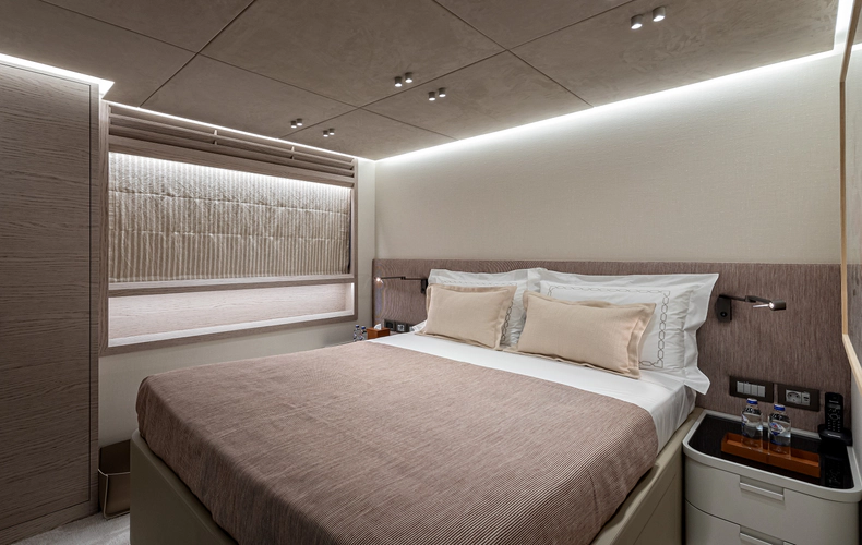 One Zero Yacht Photos Pics 