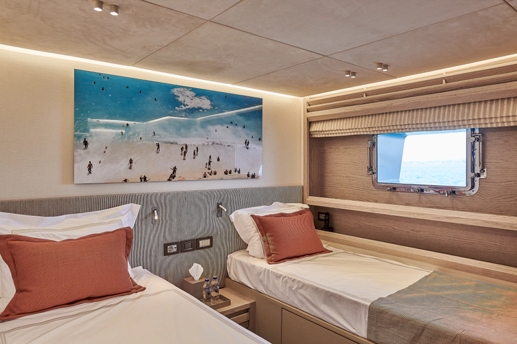 One Zero Yacht Photos Pics 