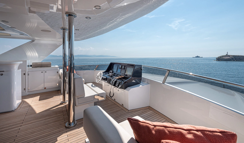 One Zero Yacht Photos Pics 