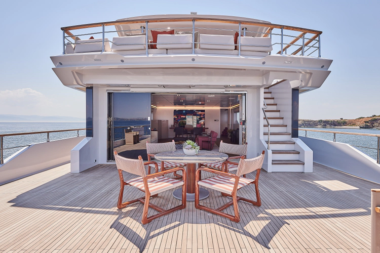 One Zero Yacht Photos Pics 