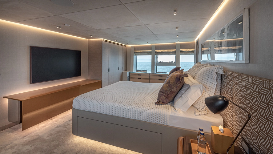One Zero Yacht Photos Pics 