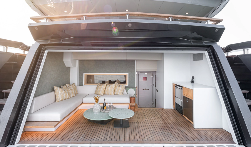 One Zero Yacht Photos Pics 