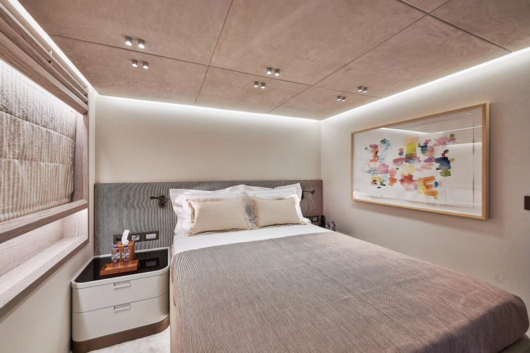 One Zero Yacht Photos Pics 