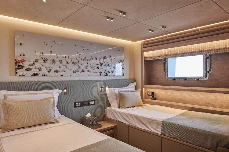 One Zero Yacht Photos Pics 
