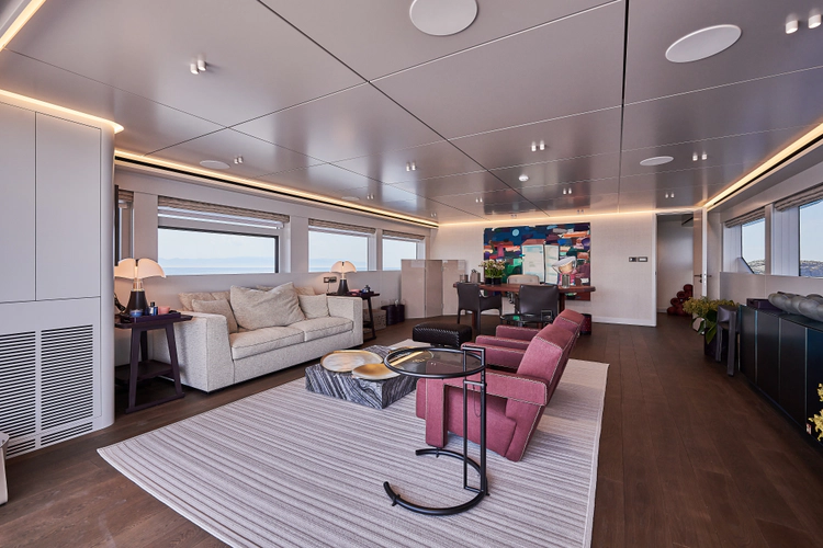 One Zero Yacht Photos Pics 
