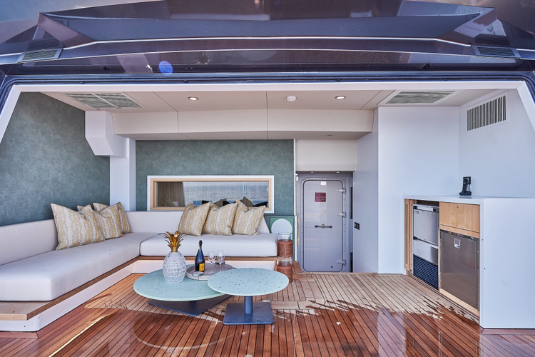One Zero Yacht Photos Pics 