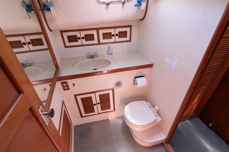 Fisher Folly IV Yacht Photos Pics 