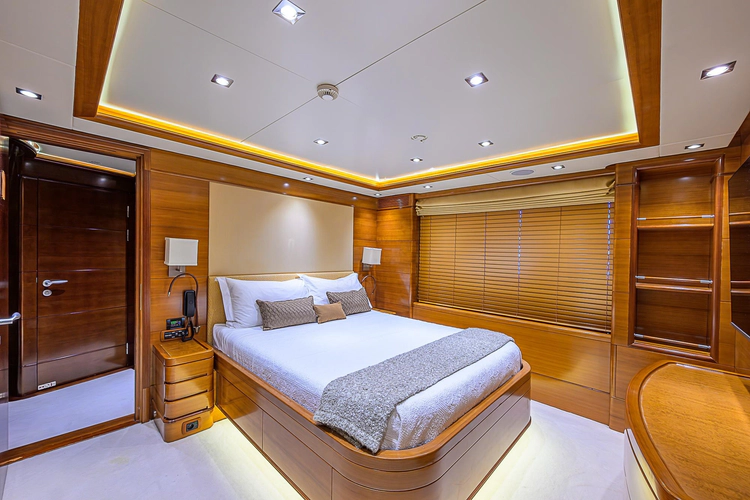 Seascape V Yacht Photos Pics 